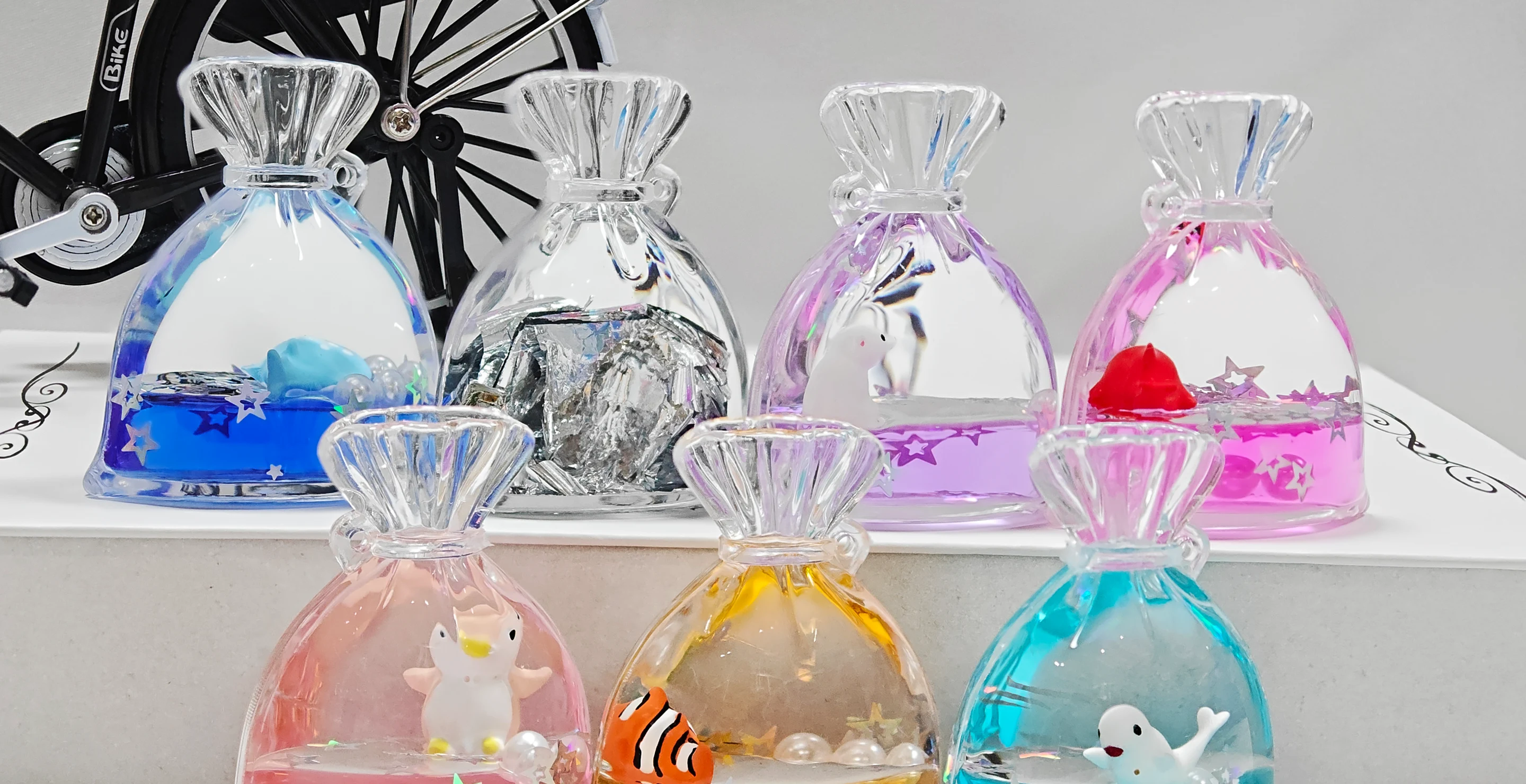 Den handgjorda processen av Liquid Keychain.